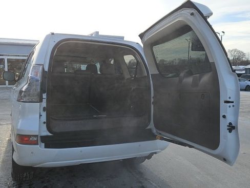 Used 2018 Lexus GX 460 image 10