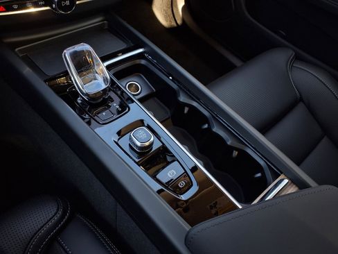 New 2026 Volvo XC60 B5 Ultra w/ Protection Package Premier image 14