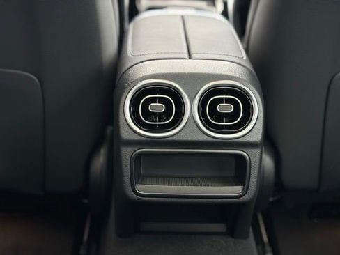 Used 2025 Mercedes-Benz C 300 4MATIC Sedan image 42