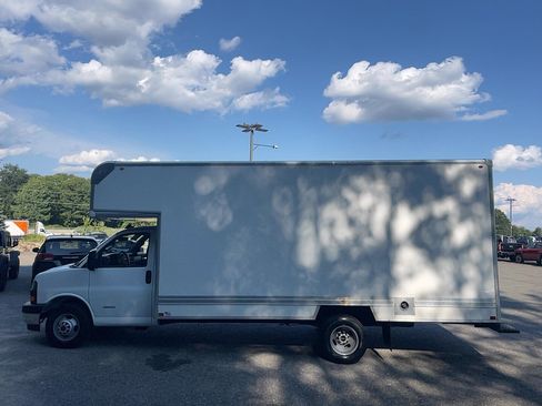 Used 2023 GMC Savana 4500 w/ Power Convenience Package RWD image 4