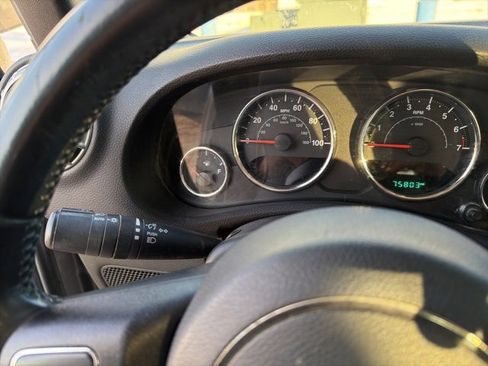 Used 2018 Jeep Wrangler Unlimited Sahara image 34