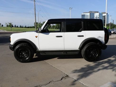 Used 2025 Ford Bronco Badlands AWD/4WD image 4
