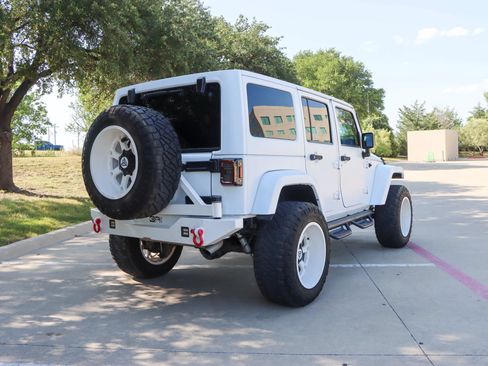 Used 2015 Jeep Wrangler Unlimited Sahara w/ Connectivity Group AWD/4WD image 7