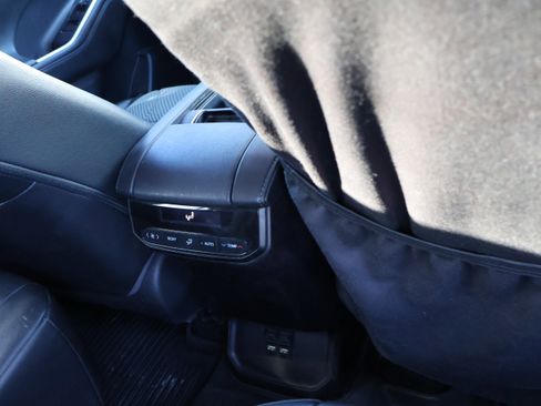 Used 2020 Toyota Highlander XLE image 15