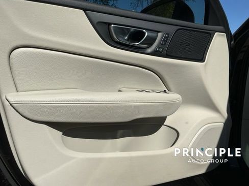 Used 2020 Volvo V60 T5 Cross Country image 22