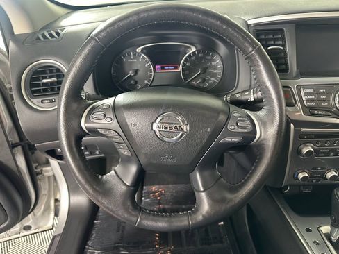 Used 2020 Nissan Pathfinder SL AWD/4WD image 25