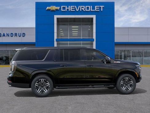 New 2026 Chevrolet Suburban Z71 image 5