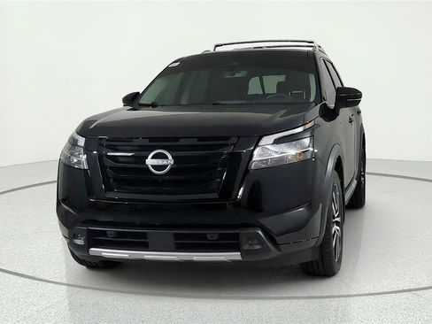 Used 2024 Nissan Pathfinder Platinum w/ Lighting Package (N92) AWD/4WD image 2