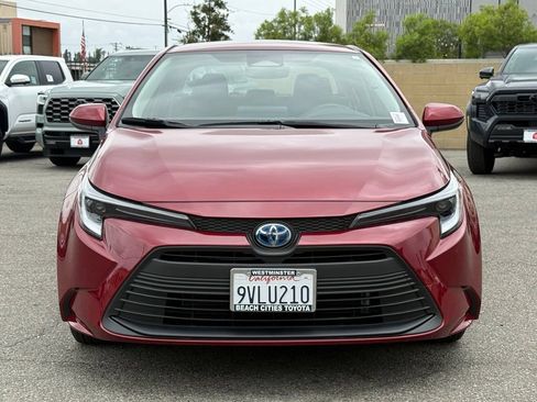 Used 2025 Toyota Corolla LE w/ LE Premium Package FWD image 4