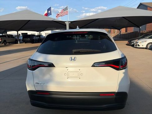 Used 2024 Honda HR-V LX image 9