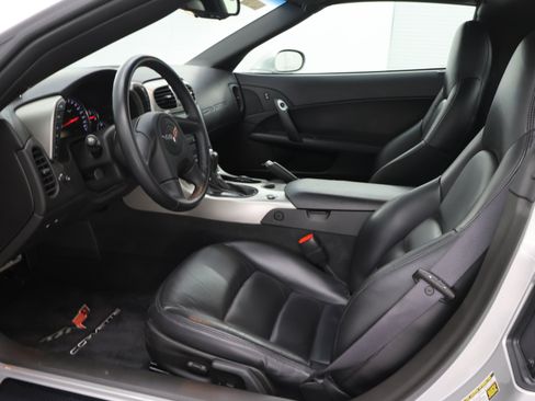 Used 2005 Chevrolet Corvette Coupe w/ Preferred Equipment Group RWD image 7