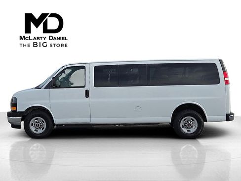 Used 2017 GMC Savana 3500 LT w/ LT Preferred Equipment Group image 3