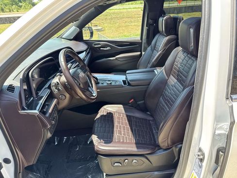 Used 2023 Cadillac Escalade Premium Luxury Platinum AWD/4WD image 6