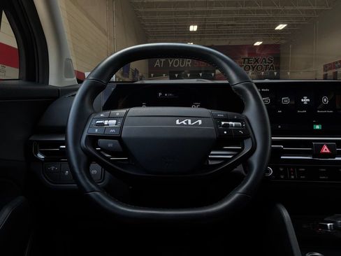 Used 2026 Kia Sportage LX FWD image 32