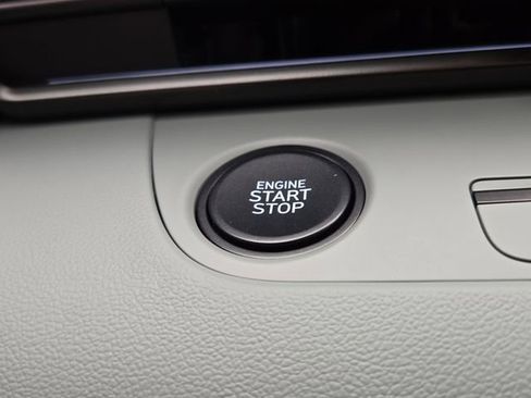 New 2025 Hyundai Elantra Limited image 9