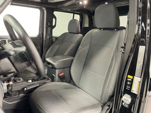 Used 2025 Jeep Gladiator Sport image 11