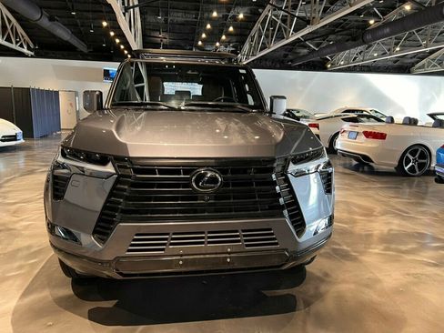 Used 2025 Lexus GX 550 w/ Accessory Package (31) image 8