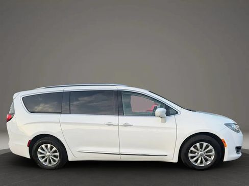 Used 2018 Chrysler Pacifica Touring-L w/ Advanced Safetytec Group FWD image 4