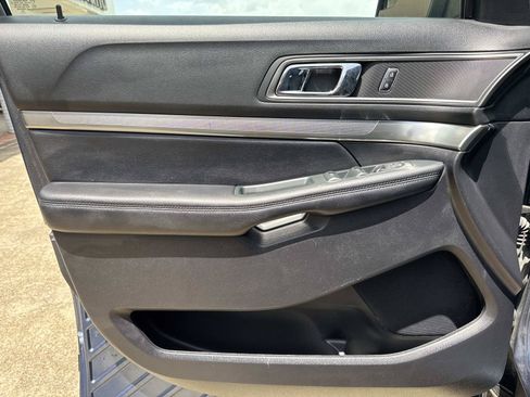 Used 2019 Ford Explorer XLT FWD image 18