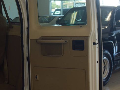 Used 2014 Ford E-350 and Econoline 350 XLT RWD image 37