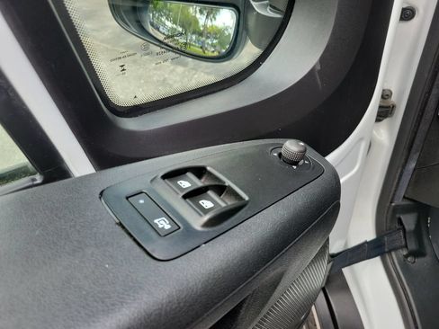 Used 2023 RAM ProMaster 2500 FWD image 12