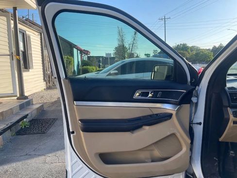 Used 2017 Ford Explorer XLT w/ Equipment Group 201A FWD image 14
