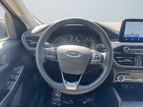 Used 2022 Ford Escape SE w/ Cold Weather Package AWD/4WD image 12