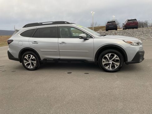 Used 2020 Subaru Outback Limited image 2
