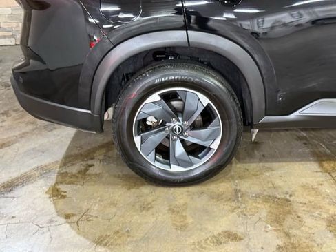 Certified 2025 Nissan Rogue SV image 6