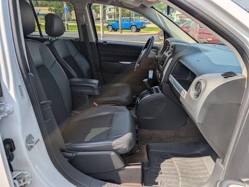 Used 2014 Jeep Compass Latitude AWD/4WD image 12