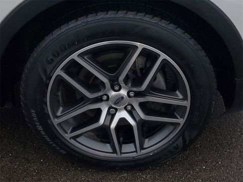 Used 2016 Ford Explorer Sport w/ Equipment Group 401A image 5