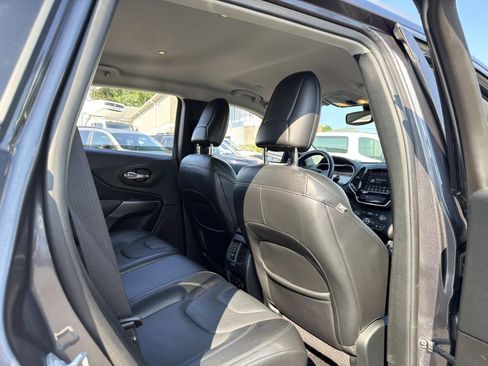 Used 2019 Jeep Cherokee Limited AWD/4WD image 16