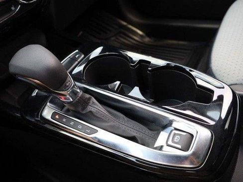 Used 2025 Chevrolet Trax LT w/ LT Convenience Package FWD image 15