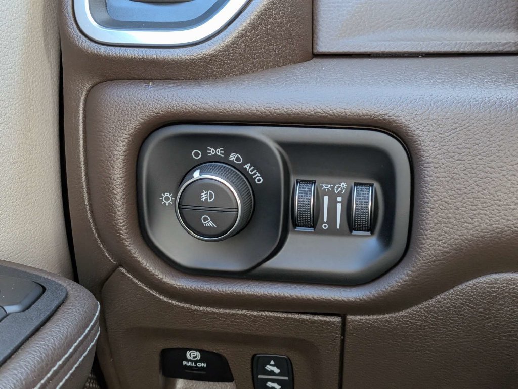 Used 2025 RAM 1500 Laramie AWD/4WD image 20
