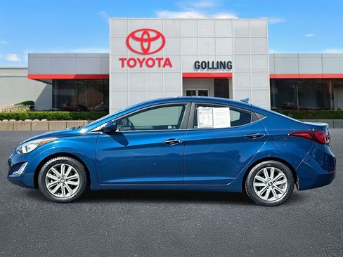Used 2015 Hyundai Elantra SE w/ Option Group 03 FWD image 2