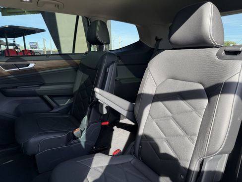 Used 2025 Volkswagen Atlas SE w/ Panoramic Sunroof Package image 36