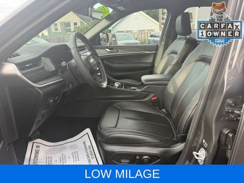 Used 2025 Jeep Grand Cherokee Limited w/ Luxury Tech Group II AWD/4WD image 8