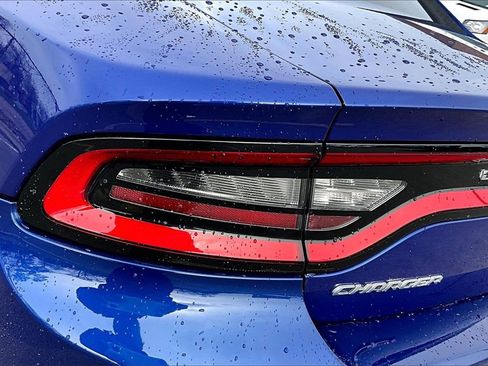 Used 2019 Dodge Charger SXT image 29