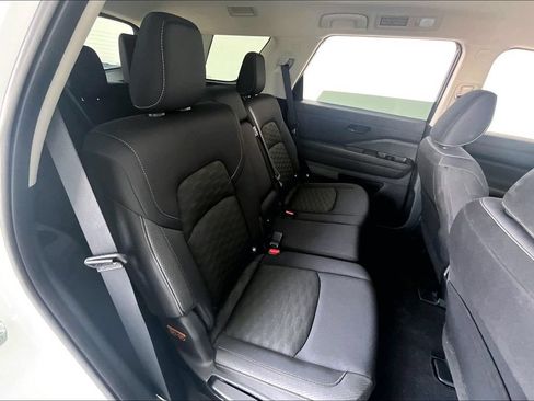 Used 2024 Nissan Pathfinder SV FWD image 36