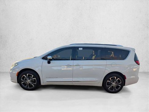 New 2026 Chrysler Pacifica Pinnacle image 5