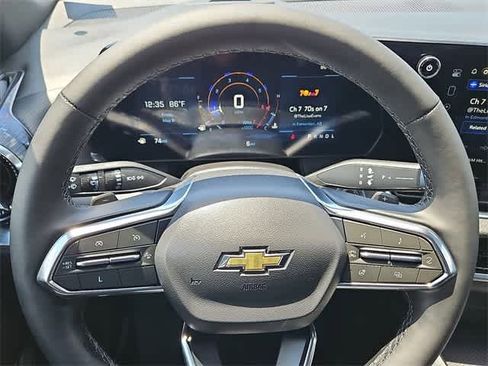 New 2025 Chevrolet Equinox LT image 14