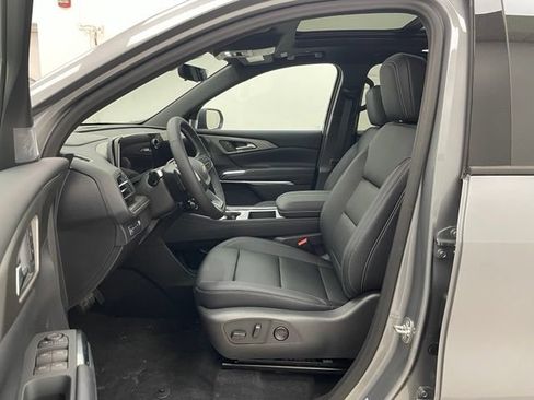 New 2026 Chevrolet Traverse LT w/ Sun and Wheel Package AWD/4WD image 9