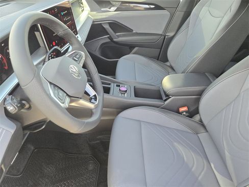 New 2026 Volkswagen Tiguan SE R-Line image 11