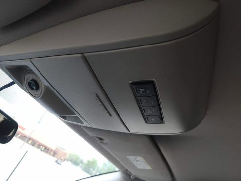 Used 2014 Chrysler Town & Country Touring FWD image 26