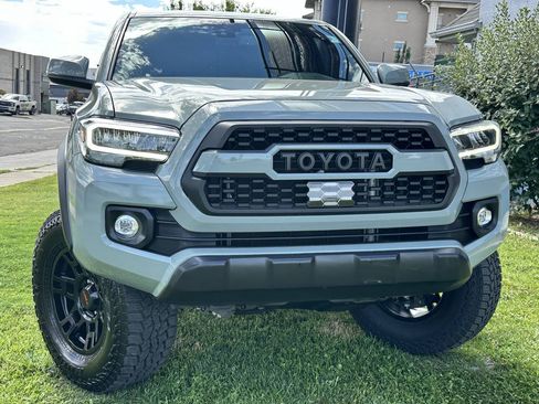 Used 2022 Toyota Tacoma TRD Off-Road w/ Technology Package AWD/4WD image 4