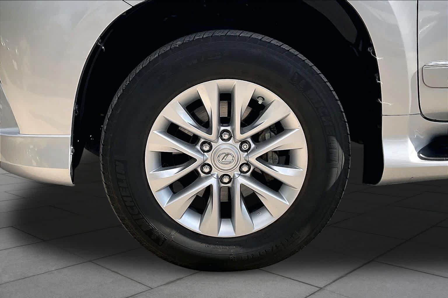 Used 2018 Lexus GX 460 Premium w/ Premium Package AWD/4WD image 11