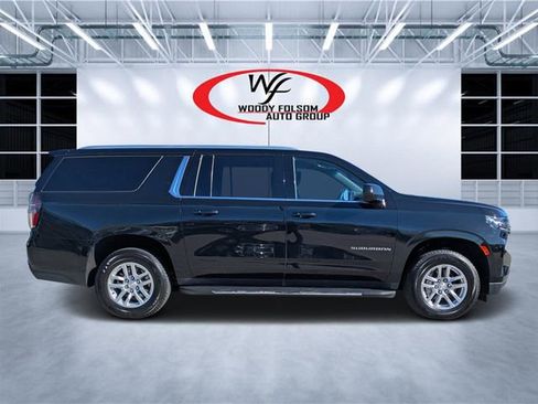 Used 2023 Chevrolet Suburban LT image 2
