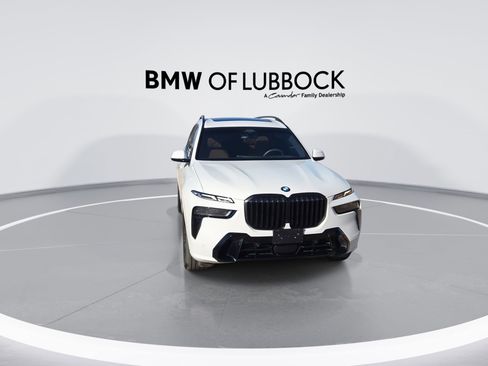 Certified 2026 BMW X7 xDrive40i w/ M Sport Package image 3