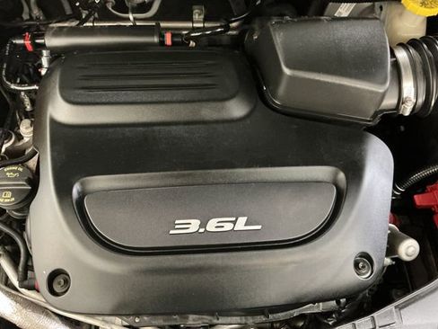 Used 2018 Chrysler Pacifica Touring-L Plus image 50