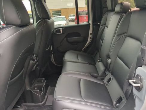 Used 2023 Jeep Gladiator Sport AWD/4WD image 13